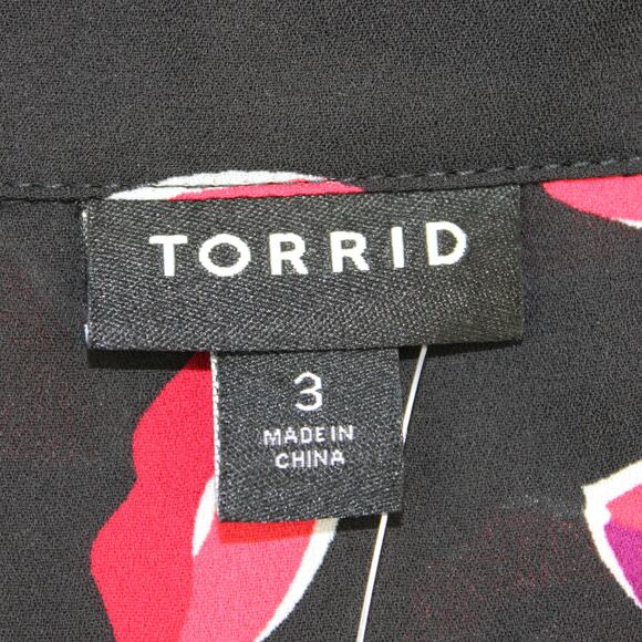 Torrid Plus Size 3X‎ Lizzie Georgette Button Front Blouse Lips Black Pink Red - Picture 6 of 9